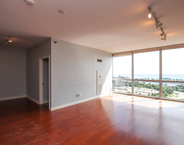 1841 S Calumet Avenue - Photo Thumbnail 6