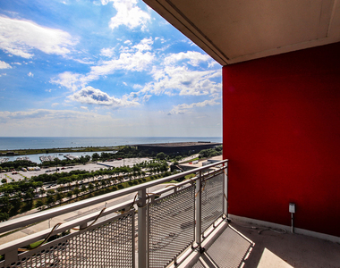 1841 S Calumet Avenue - Photo Thumbnail 7