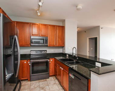 1841 S Calumet Avenue - Photo Thumbnail 3