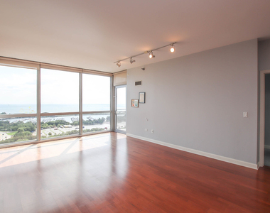 1841 S Calumet Avenue - Photo Thumbnail 5