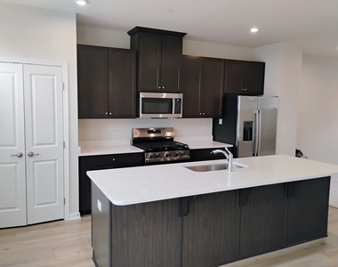 936 Jenkins Court - Photo Thumbnail 7