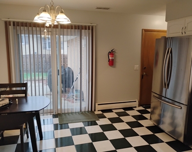 904 S Edward Street - Photo Thumbnail 1