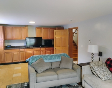 904 S Edward Street - Photo Thumbnail 10