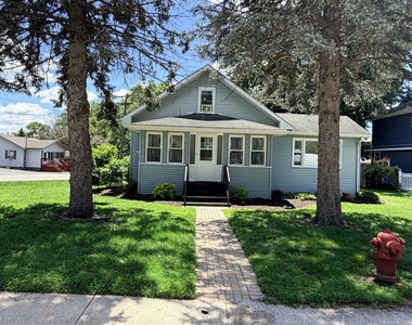 11105 Denny Avenue - Photo Thumbnail 1