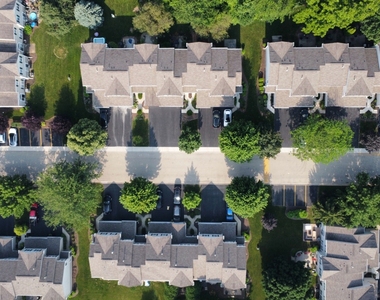 2607 Oak Tree Lane - Photo Thumbnail 24