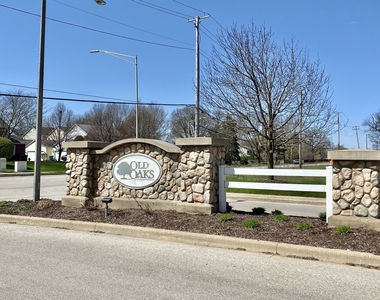 2607 Oak Tree Lane - Photo Thumbnail 28