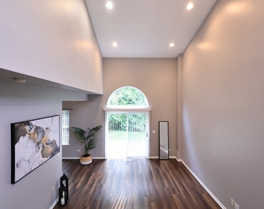 2607 Oak Tree Lane - Photo Thumbnail 5