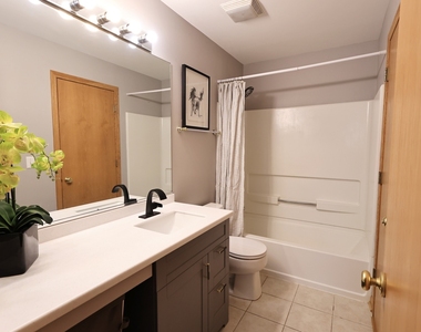 2607 Oak Tree Lane - Photo Thumbnail 20