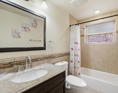 2746 N 75th Court - Photo Thumbnail 13