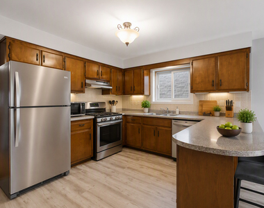 2746 N 75th Court - Photo Thumbnail 6