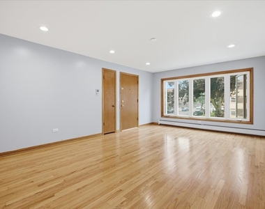 2746 N 75th Court - Photo Thumbnail 3