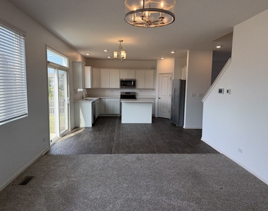 345 Hemlock Lane - Photo Thumbnail 3