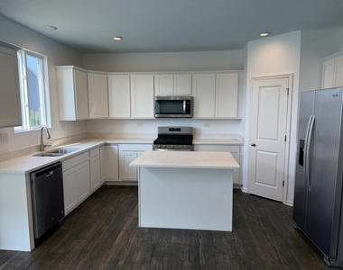 345 Hemlock Lane - Photo Thumbnail 2