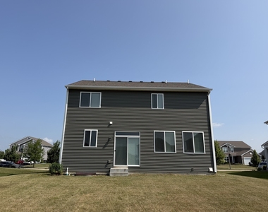 345 Hemlock Lane - Photo Thumbnail 18