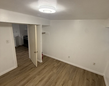 6429 N Claremont Avenue - Photo Thumbnail 4