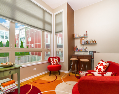 4251 W Montrose Avenue - Photo Thumbnail 3