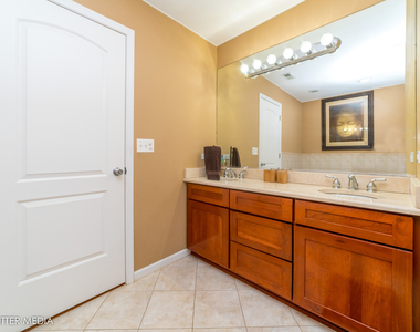 4251 W Montrose Avenue - Photo Thumbnail 10