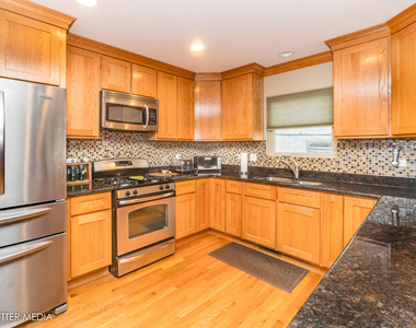 4251 W Montrose Avenue - Photo Thumbnail 5