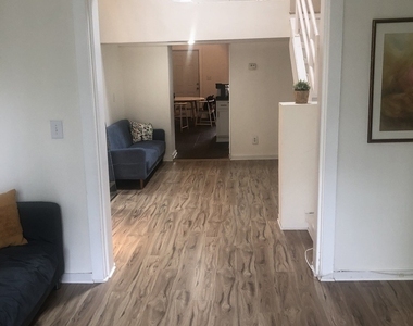 2643 N Mildred Avenue - Photo Thumbnail 5