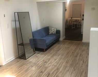 2643 N Mildred Avenue - Photo Thumbnail 6
