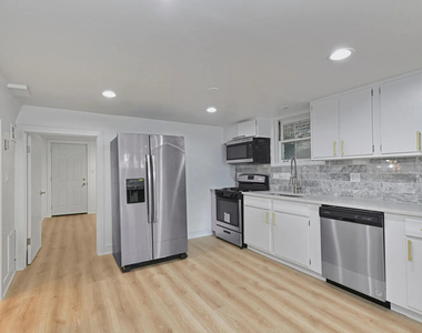 2735 N Mozart Street - Photo Thumbnail 4