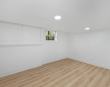 2735 N Mozart Street - Photo Thumbnail 8