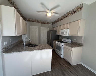 2503 Oak Tree Lane - Photo Thumbnail 3