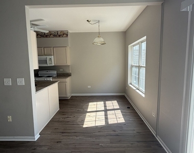 2503 Oak Tree Lane - Photo Thumbnail 2