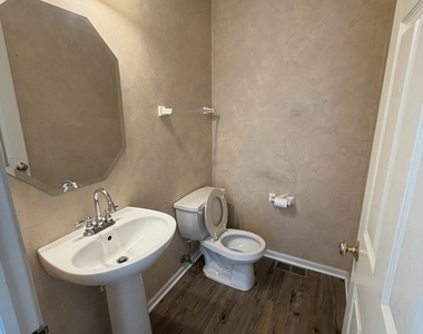 2503 Oak Tree Lane - Photo Thumbnail 4