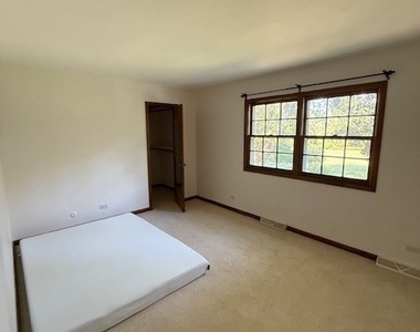 102 N Stauffer Drive - Photo Thumbnail 6