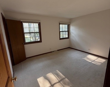 102 N Stauffer Drive - Photo Thumbnail 5