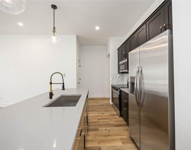 8009 Cora Street - Photo Thumbnail 18