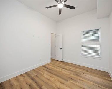 8009 Cora Street - Photo Thumbnail 27