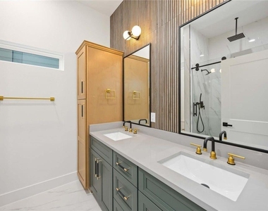 8009 Cora Street - Photo Thumbnail 13