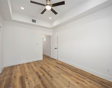 8009 Cora Street - Photo Thumbnail 5