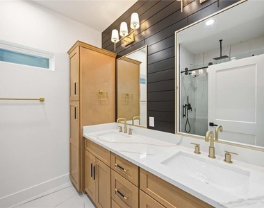 8009 Cora Street - Photo Thumbnail 16