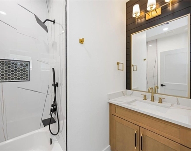 8009 Cora Street - Photo Thumbnail 17