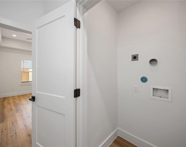 8009 Cora Street - Photo Thumbnail 11