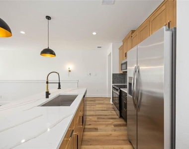 8009 Cora Street - Photo Thumbnail 9
