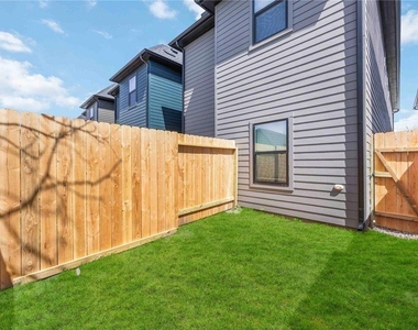 8009 Cora Street - Photo Thumbnail 14