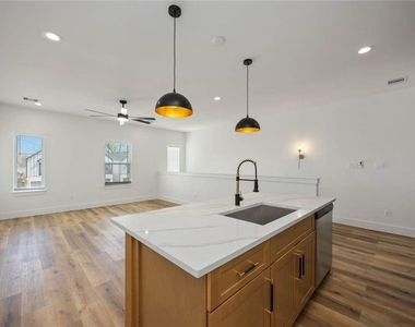 8009 Cora Street - Photo Thumbnail 10