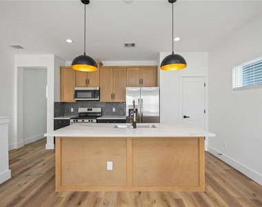 8009 Cora Street - Photo Thumbnail 4