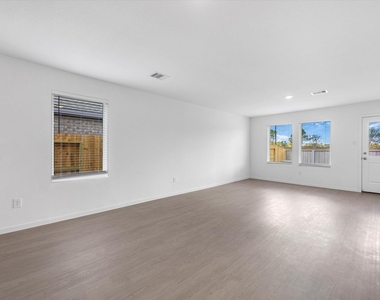 28727 Texas Plains Drive - Photo Thumbnail 4