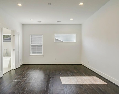 1906 Jack Oak Avenue - Photo Thumbnail 11