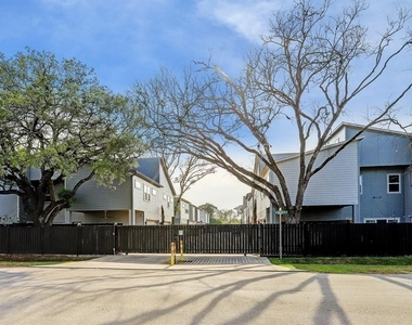 1906 Jack Oak Avenue - Photo Thumbnail 24