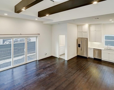 1906 Jack Oak Avenue - Photo Thumbnail 4