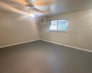 219 West Alabama - Photo Thumbnail 1