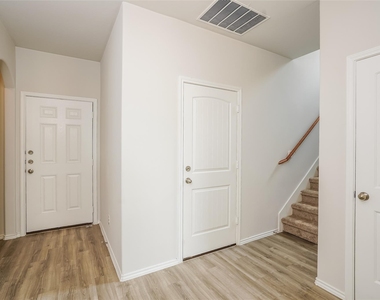 4915 Sweet Chestnut Lane - Photo Thumbnail 4