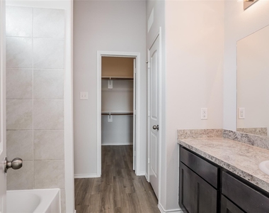 4915 Sweet Chestnut Lane - Photo Thumbnail 11