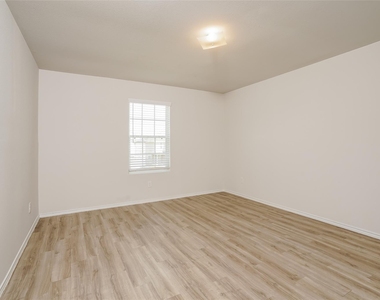 4915 Sweet Chestnut Lane - Photo Thumbnail 8